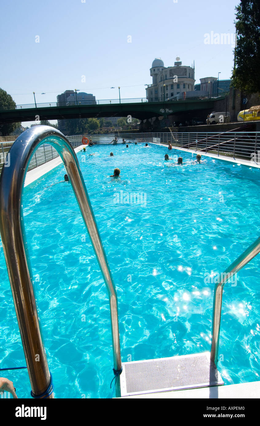 Vienna, piscina sul Canale del Danubio Foto Stock