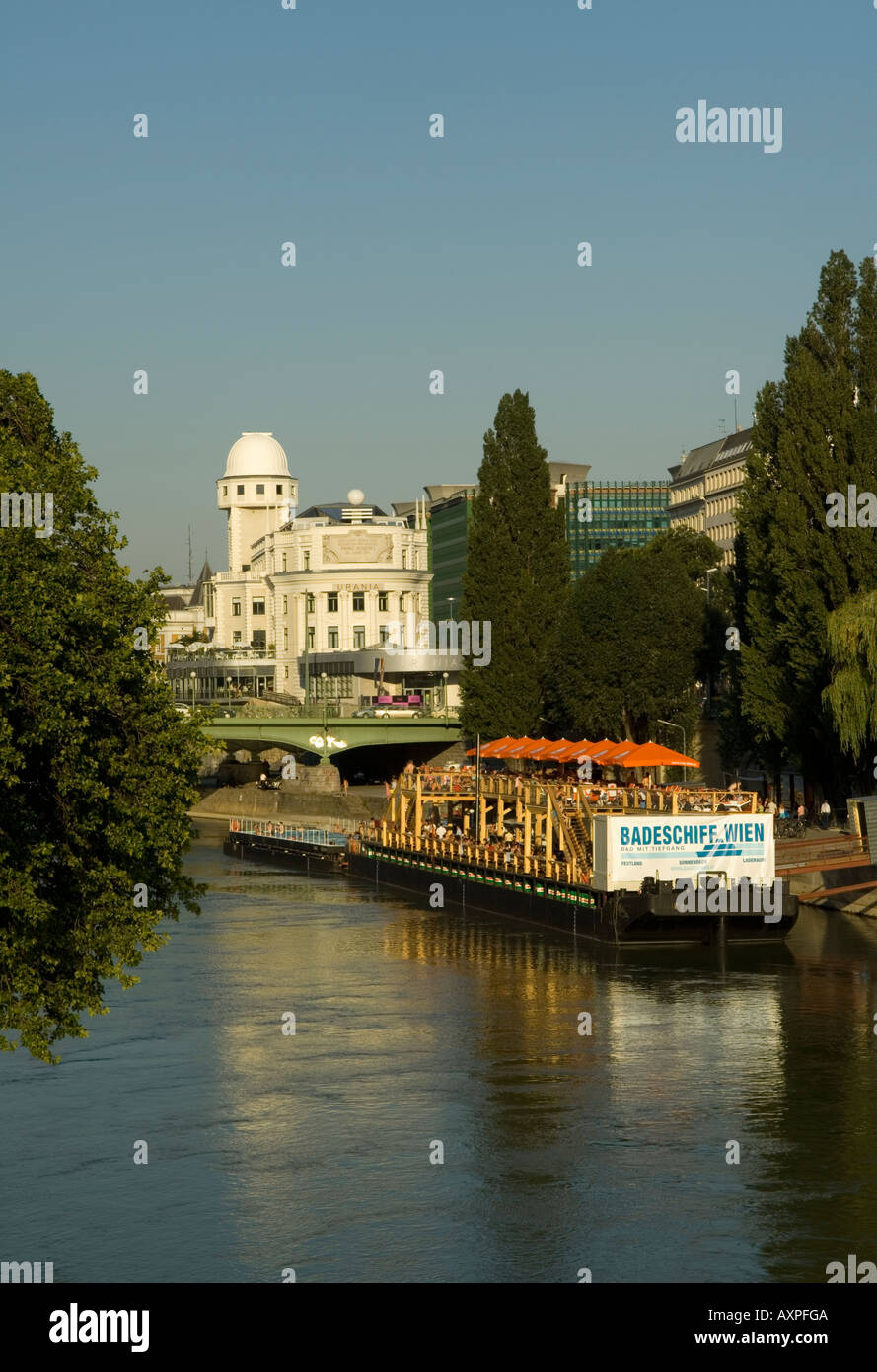 Vienna, piscina sul Canale del Danubio Foto Stock