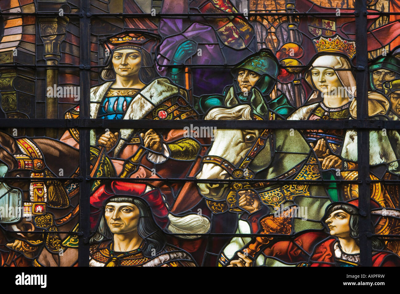 Malaga, Spagna. Vetrata colorata nel Municipio che raffigura Ferdinando e Isabella, i monarchi cattolici, che entrano a Malaga dopo la sua conquista nel 1487. Foto Stock