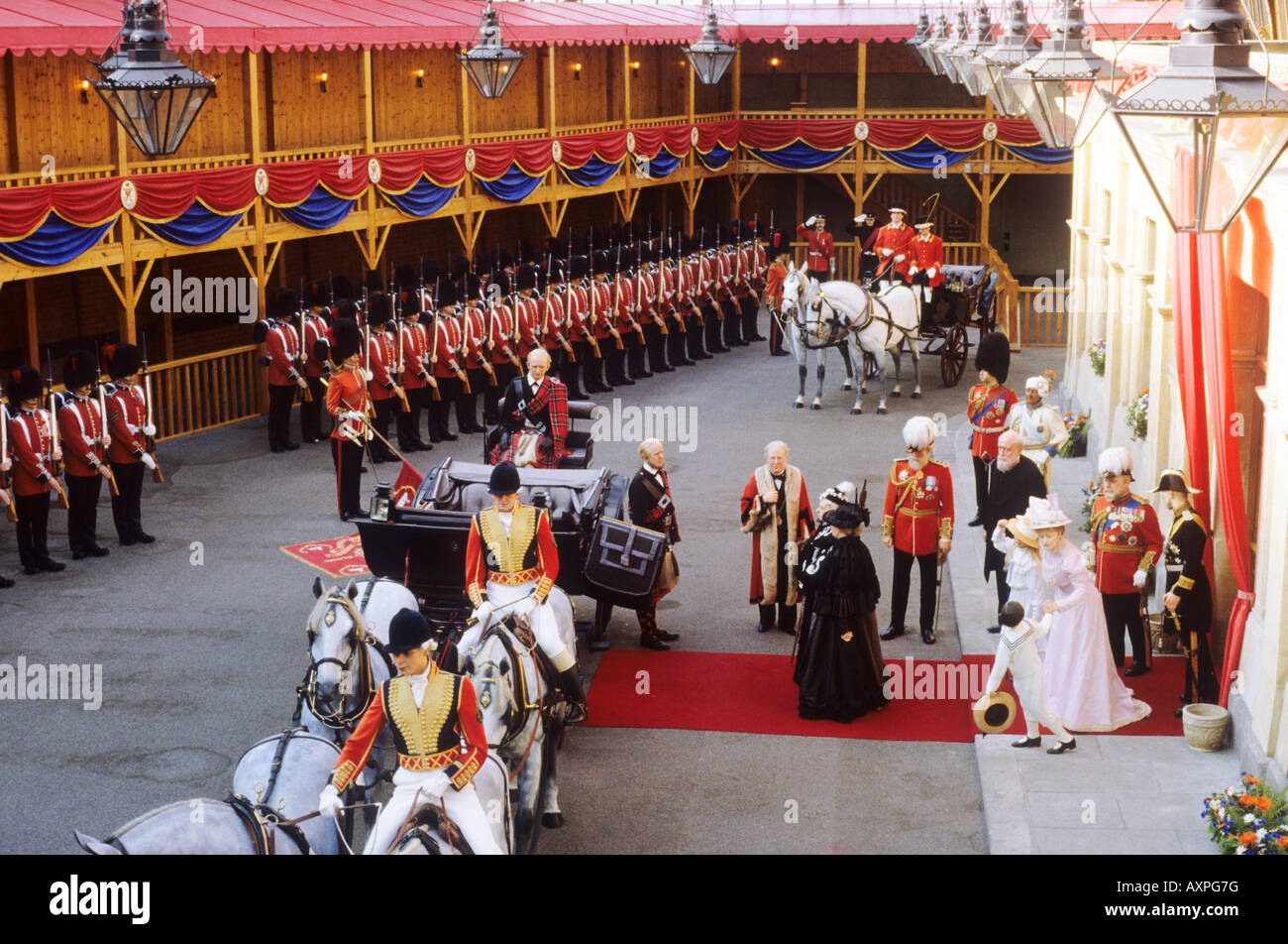 Windsor royalty e Empire Exhibition tableau di Queen Victoria e Royal Party modello figure Berkshire Inghilterra storia inglese Foto Stock