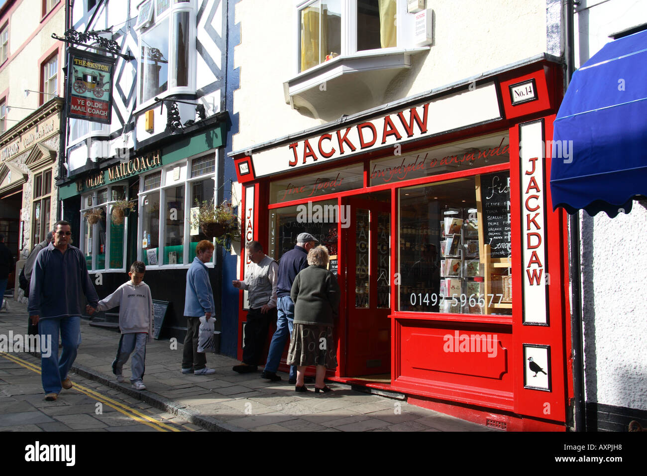 Ye Olde Mailcoach Pub e la cornacchia Shop Conwy North West Wales Foto Stock