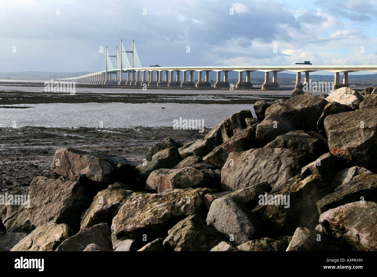 Rocce per impedire contro erosione costiera la protezione dalle inondazioni e per la difesa del mare a Severn Beach. Foto Stock