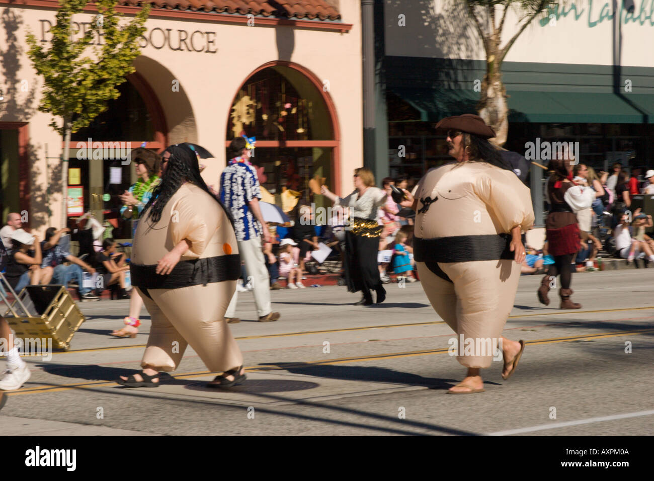 LA Parrot capi club per gli appassionati di Jimmy Buffett nel Doo Dah Parade 2005, Colorado Blvd & Pasadena Ave. Foto Stock