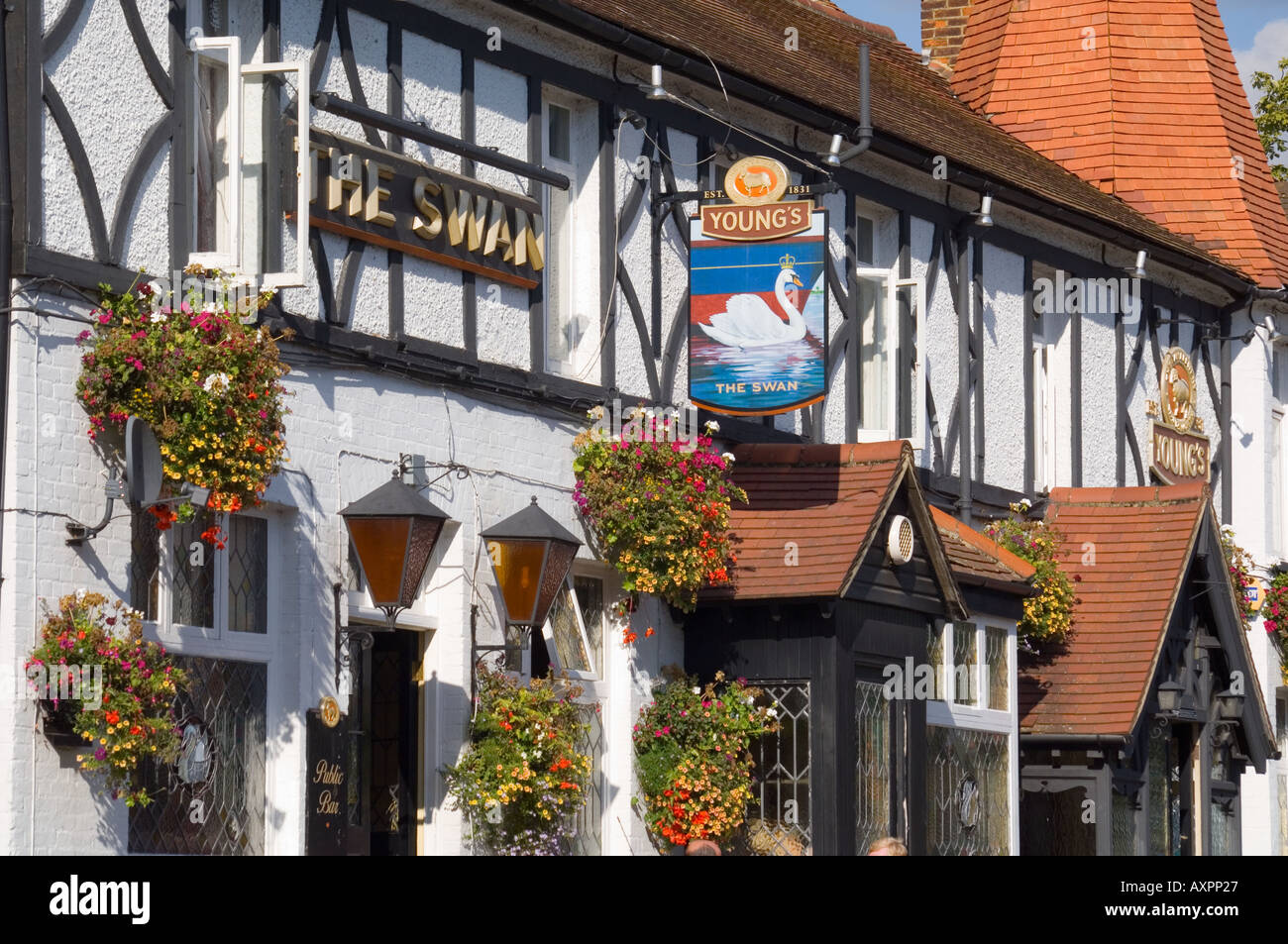 In Europa il Regno Unito Inghilterra walton on thames il cigno pub Foto Stock