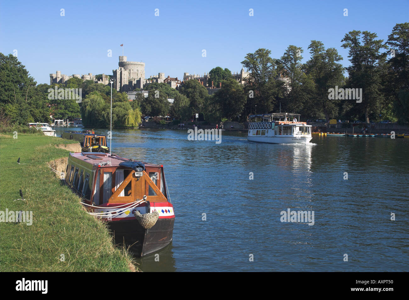 In Europa il Regno Unito GB Inghilterra Berkshire il Castello di Windsor e il fiume Tamigi Foto Stock