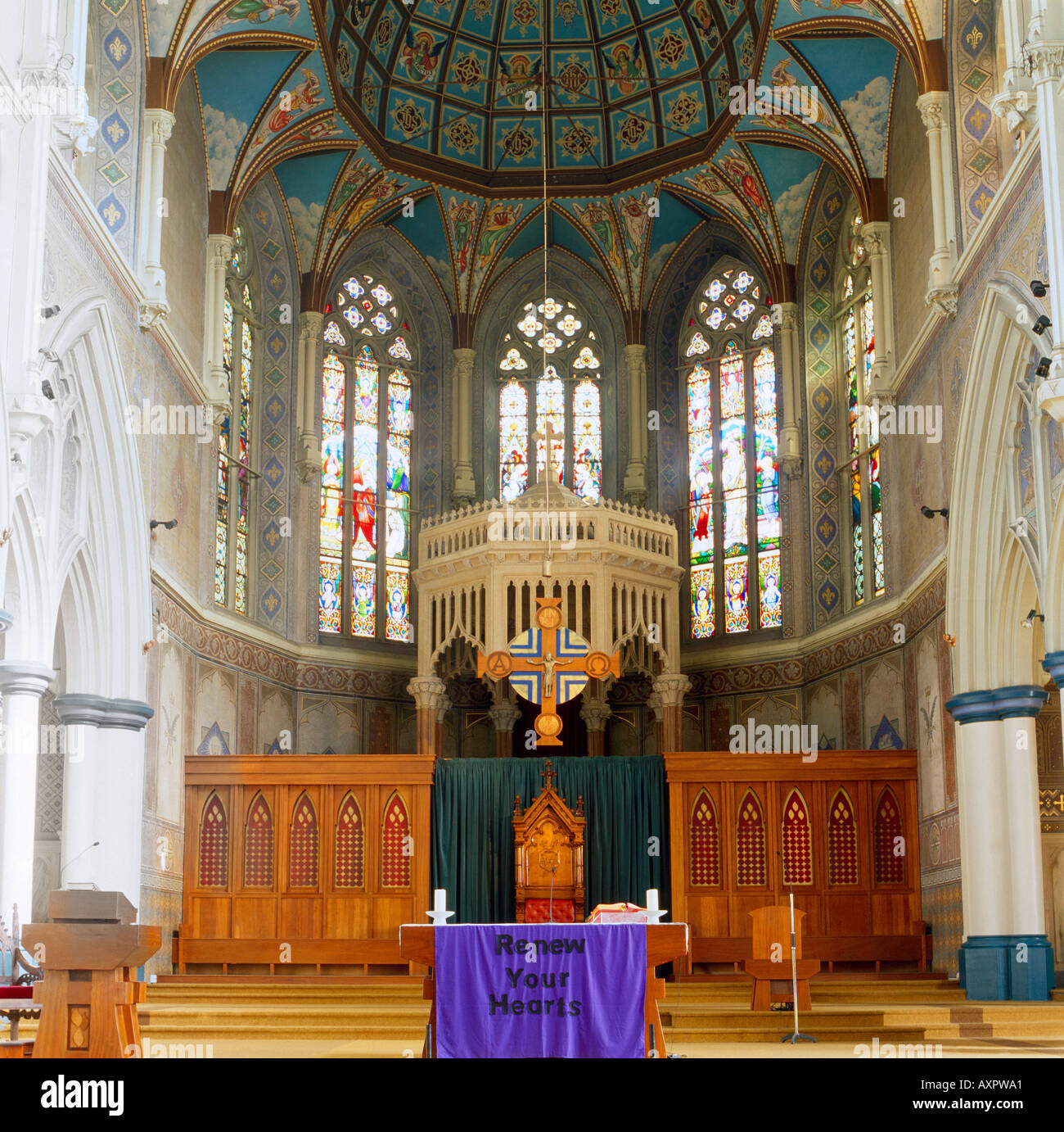 Belfast Irlanda del Nord Falls Road la Cattedrale di San Pietro altare Foto Stock