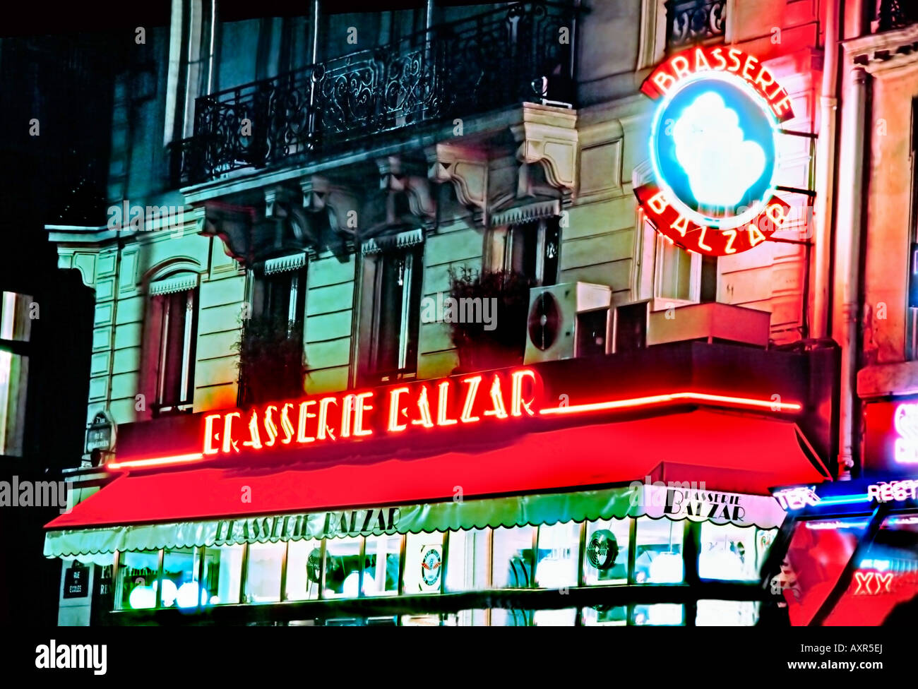 Parigi Francia, primo piano, ristorante francese Neon, cartello 'Brasserie Balzar' St Germain des Pres Exterior Night vintage Foto Stock