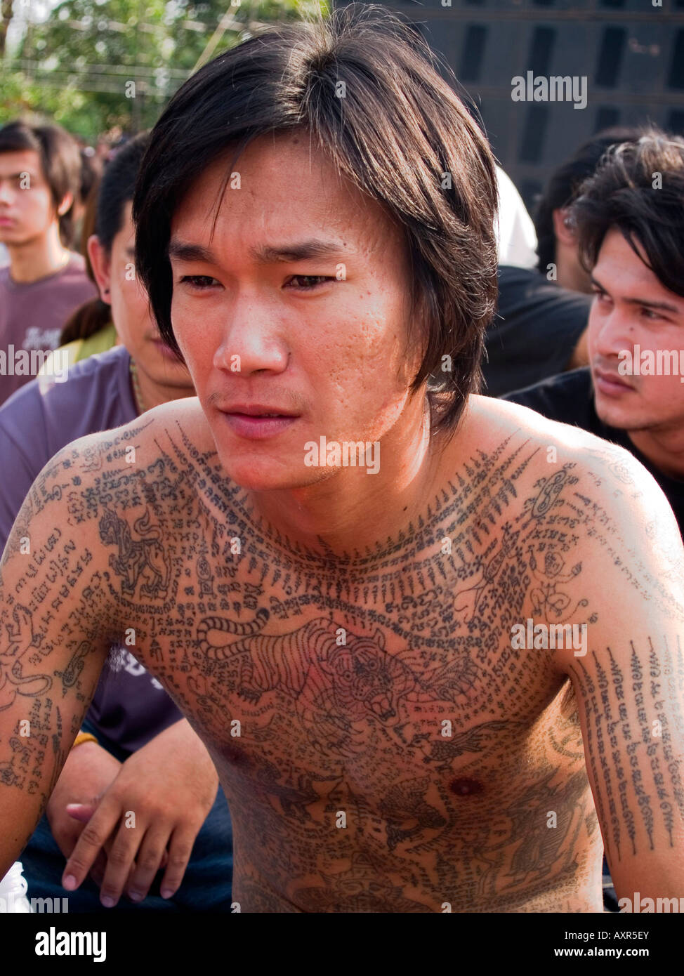 Un sacco di tatuaggi al Wat Phra Bang Tattoo Festival in Thailandia Foto Stock