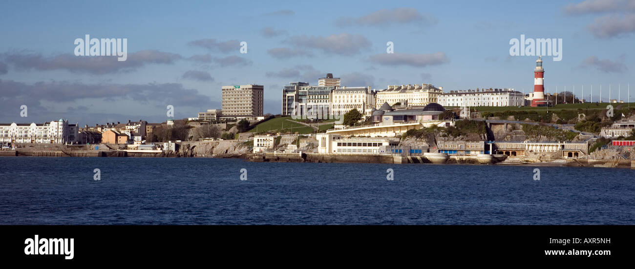 Una vista di Plymouth Hoe preso dal Mt Batten frangiflutti. Foto Stock