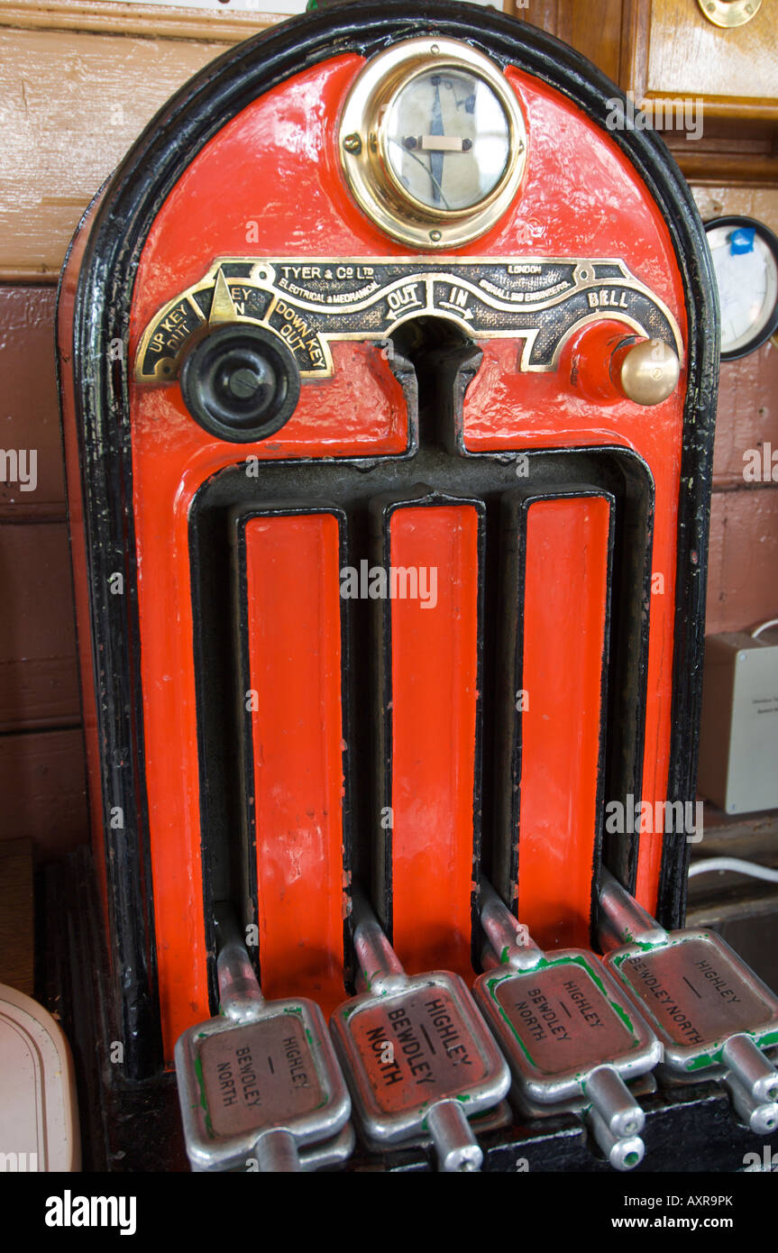 Sistema di token al segnale di box a Bridgnorth stazione ferroviaria in Severn Valley Railway Foto Stock