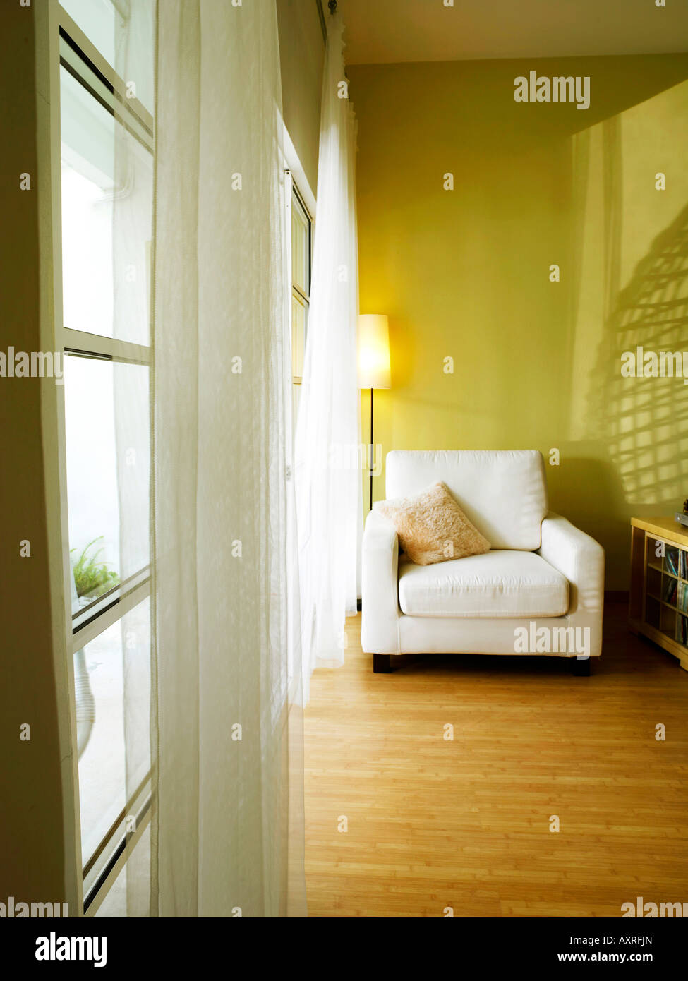 Interno di un soggiorno in un appartamento Foto Stock