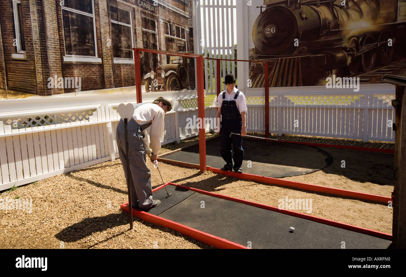 Due uomini sul putting Foto Stock