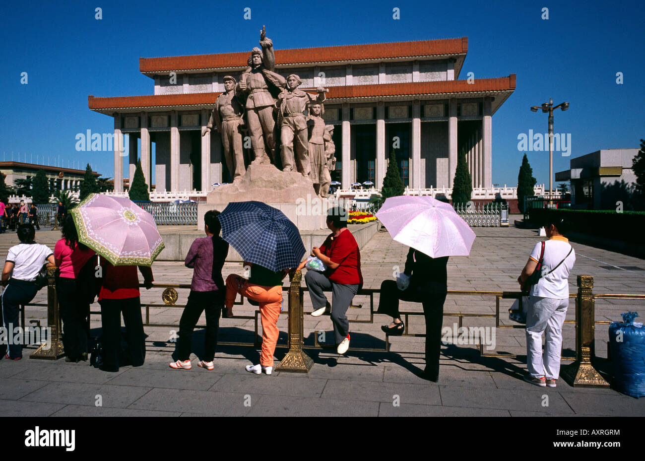 Settembre 26, 2006 - coda di persone al di fuori del Presidente Mao mausoleo di piazza Tiananmen nella capitale cinese di Pechino. Foto Stock