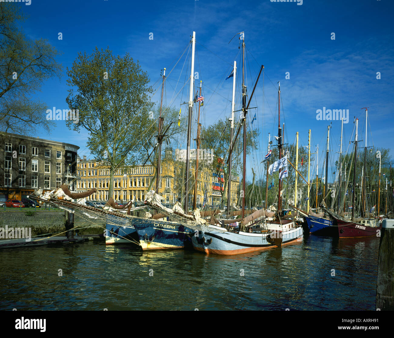 Tradizionale barca a vela nel vecchio porto di Rotterdam in Olanda Foto Stock