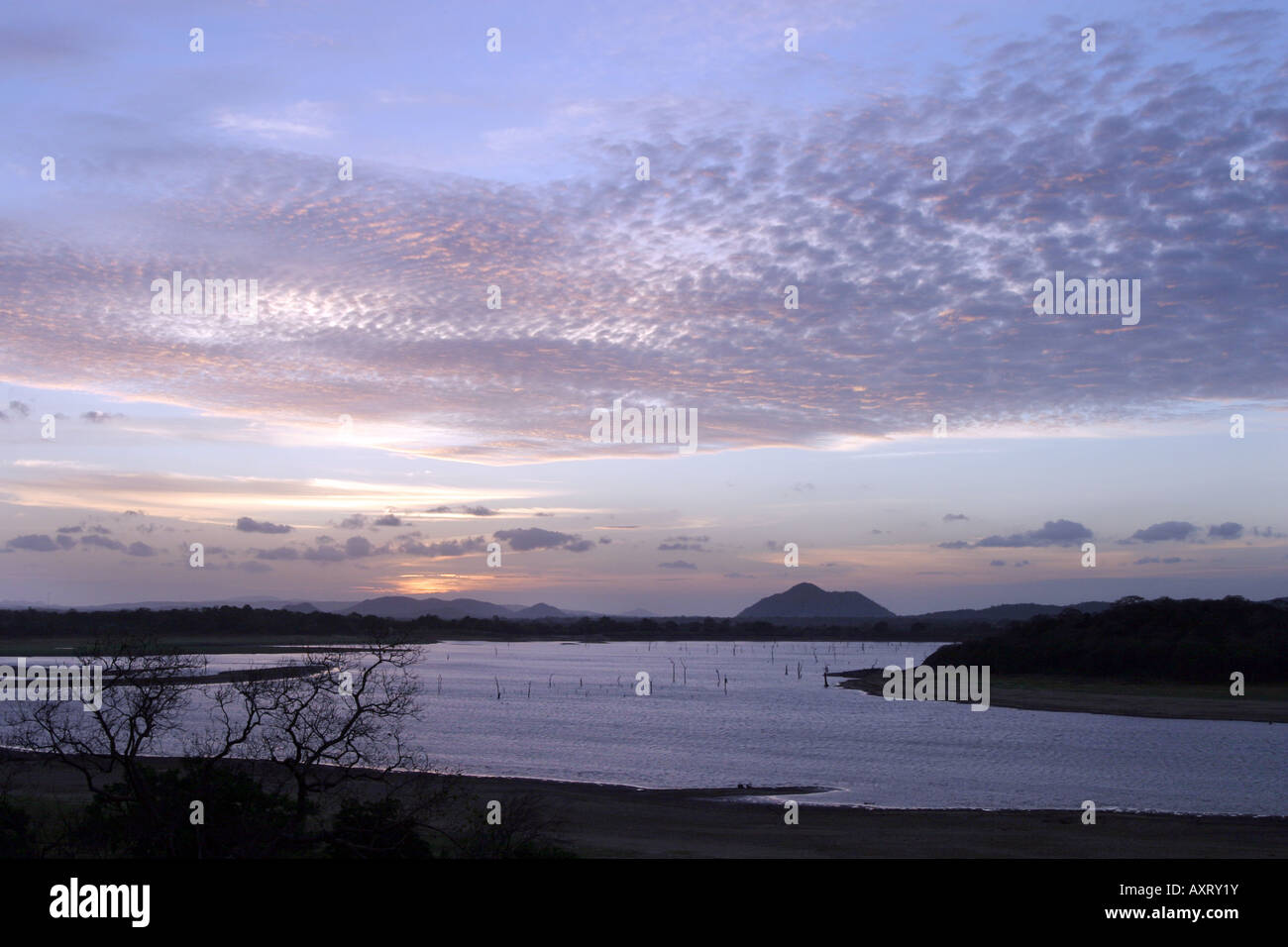 Tramonto sul lago Kandalama, Kandalama, centro dello Sri Lanka asia Foto Stock