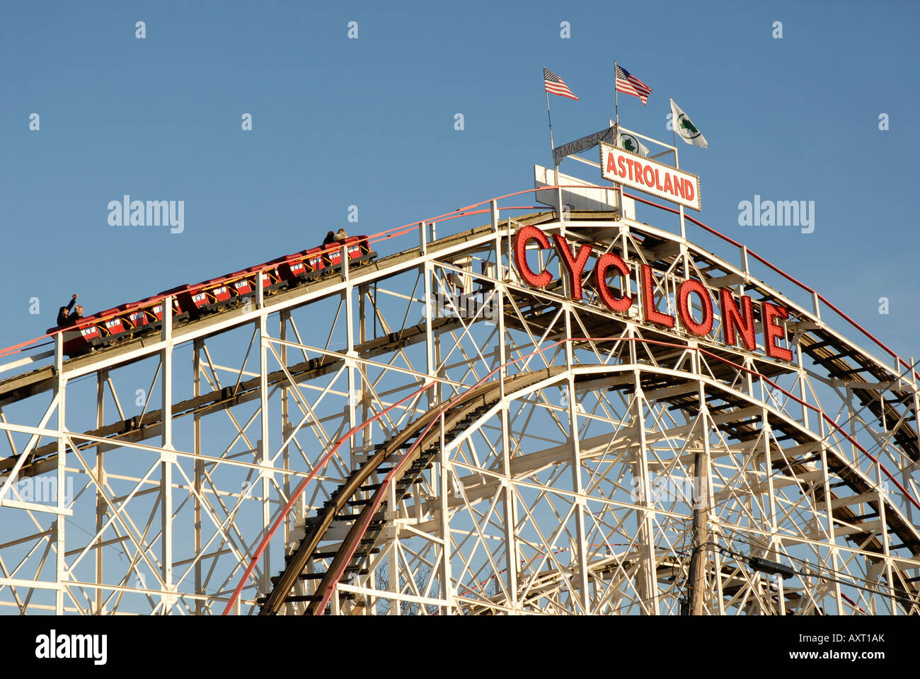 Cyclone Rollercoaster di Coney Island Brooklyn New York Parco Divertimenti Astroland Foto Stock