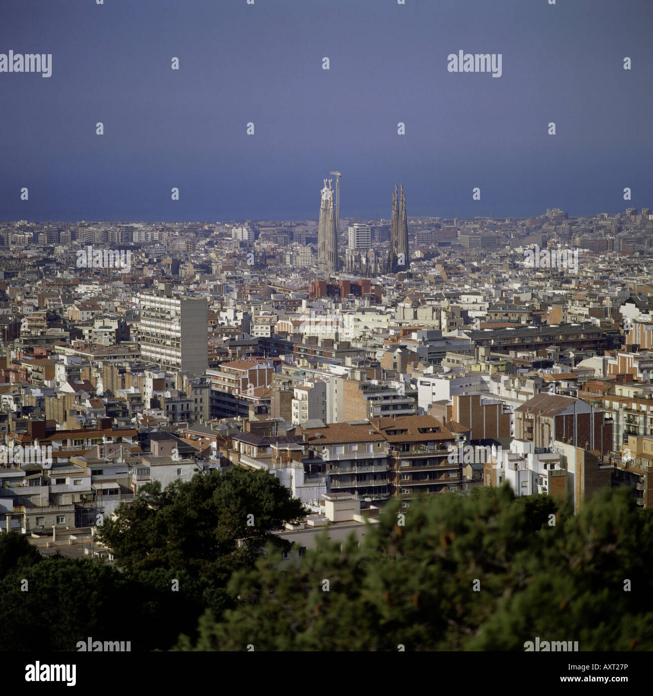 Geografia / viaggio, Spagna, Barcellona, vista città, paesaggio urbano, vista con la Sagrada Familia chiesa, , Foto Stock