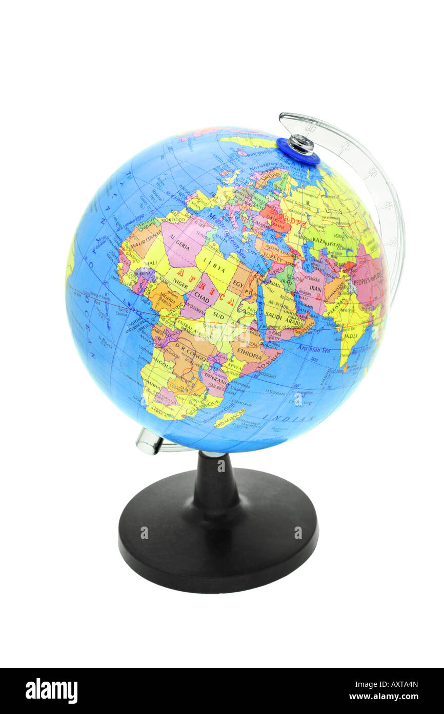 Globo di plastica visualizzazione Europa Africa e Medio Oriente su sfondo bianco Foto Stock