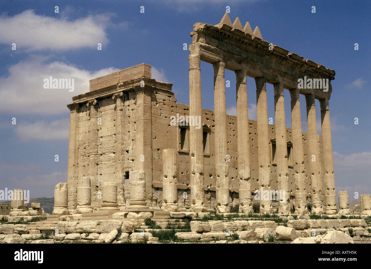 Geografia / viaggio, Siria, Palmyra, tempio di Bel, consacrato 32 DC, vista esterna, rovina, cortile con colonne, Foto Stock