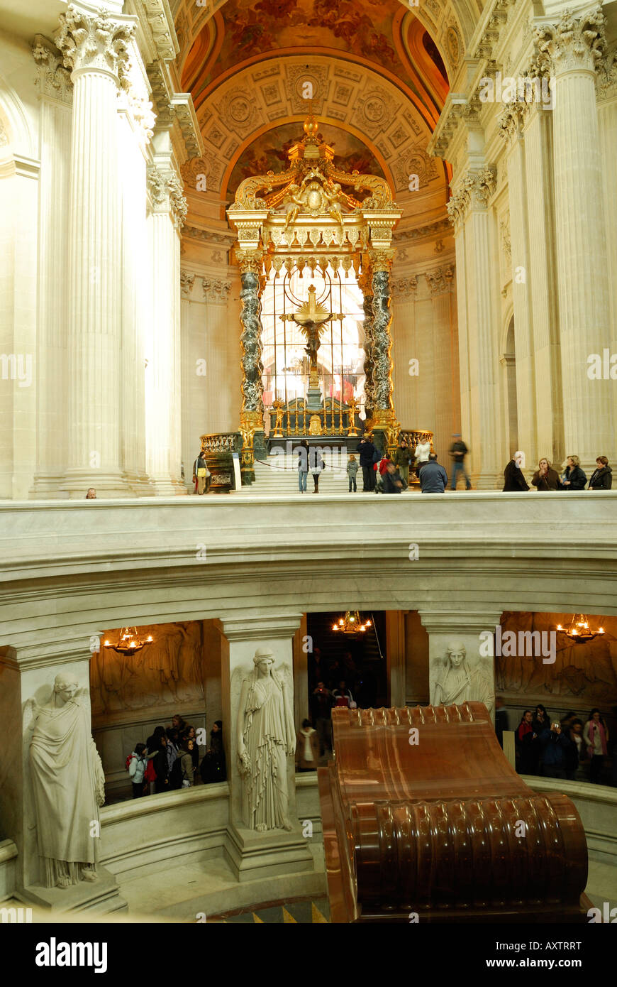 Ispirato dalla Basilica di San Pietro a Roma l'Église du Dôme è uno dei trionfi del barocco francese e architettura gesuitica. Foto Stock