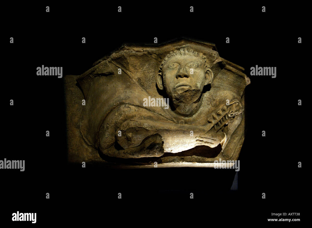 Puivert departement Aude Quercorb museo sul display sono pietra bassorilievi raffiguranti i musicisti presi dal castello s torri Foto Stock