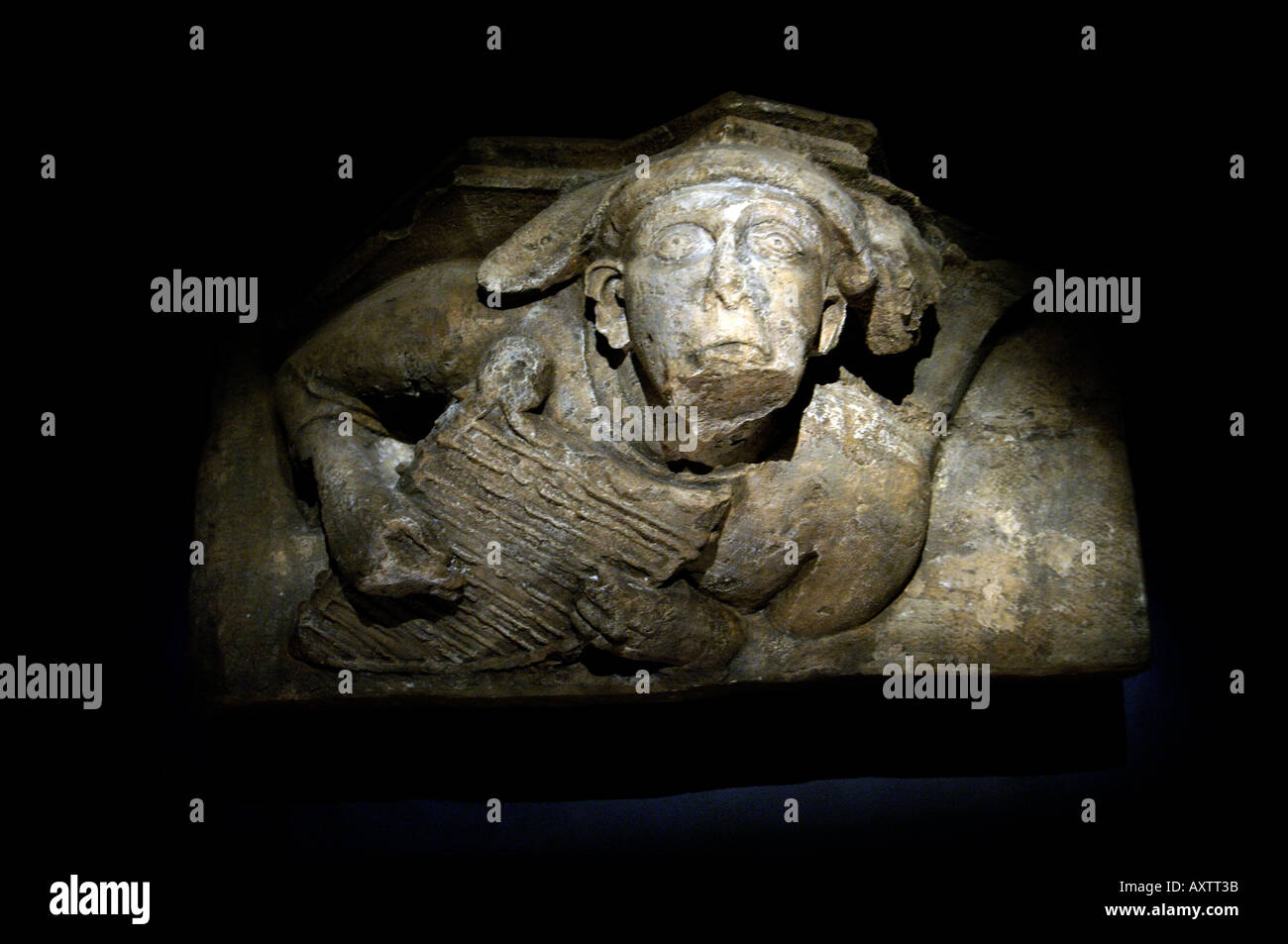 Puivert departement Aude Quercorb museo sul display sono pietra bassorilievi raffiguranti i musicisti presi dal castello s torri Foto Stock