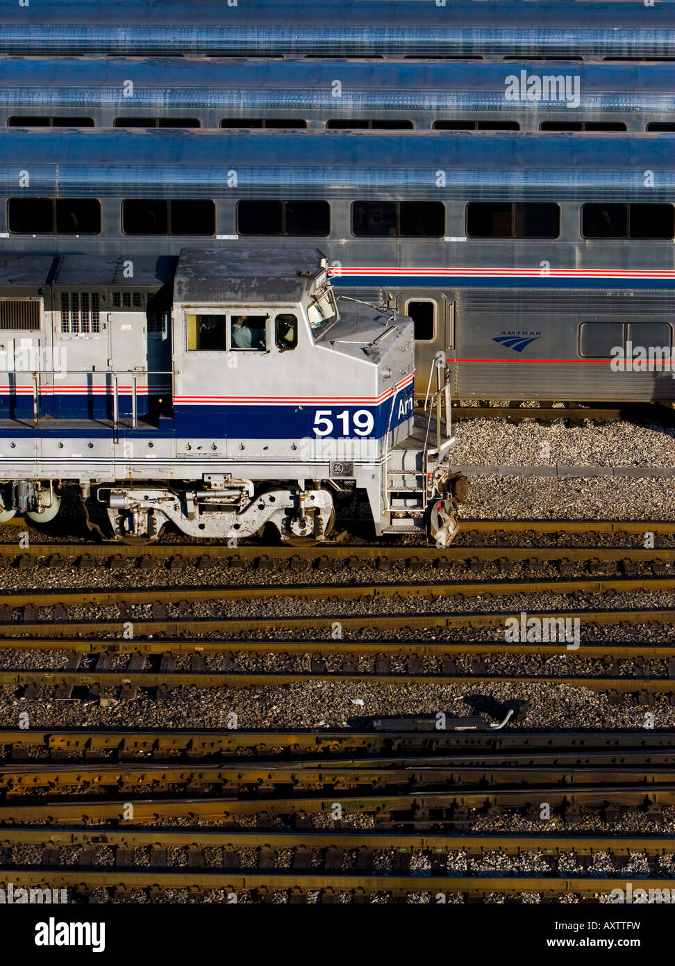 Un locomotore di Amtrak e autovetture per i cantieri in Chicago. Foto Stock