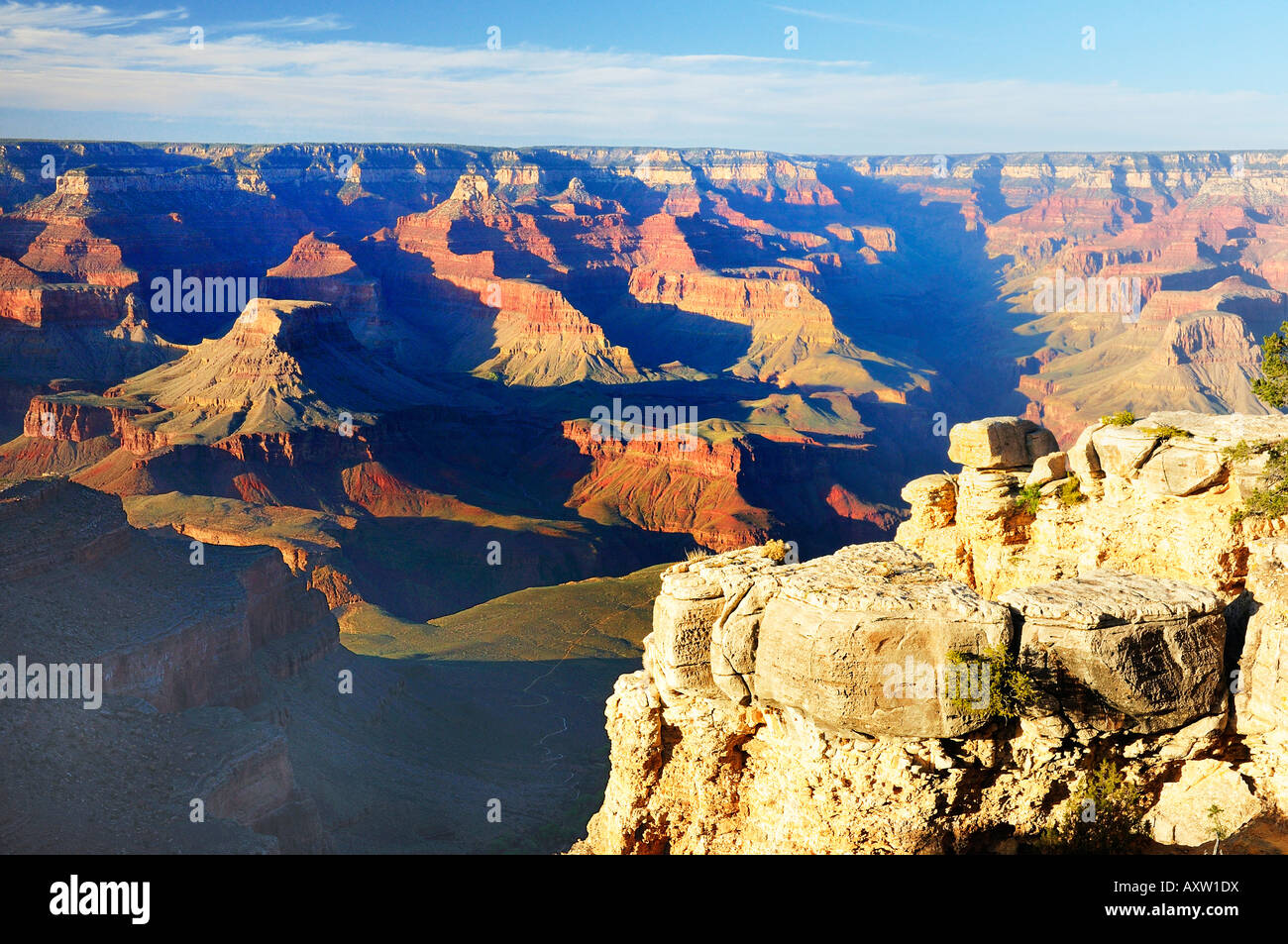 Parco Nazionale del Grand Canyon Arizona che mostra le scogliere di erosione formazioni rocciose con lo spettacolare scenario Foto Stock