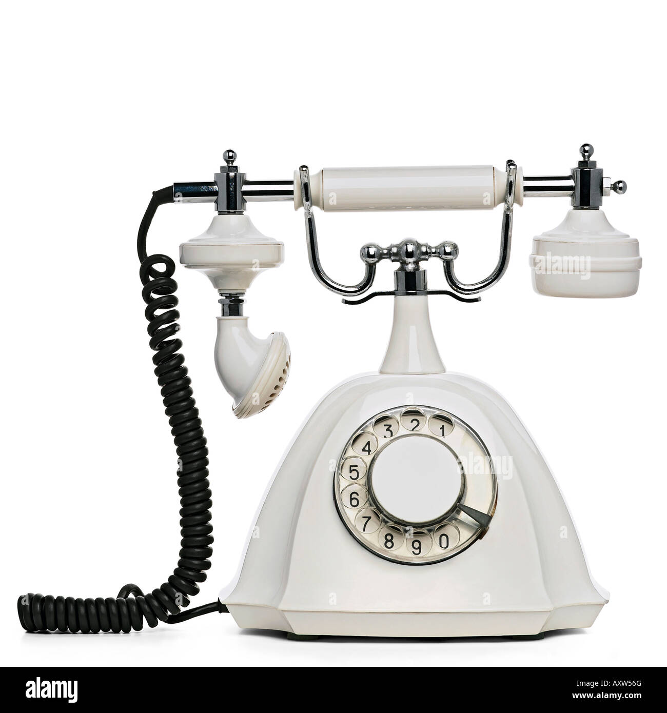 Un vintage telefono bianco su bianco con tracciato di ritaglio Foto Stock