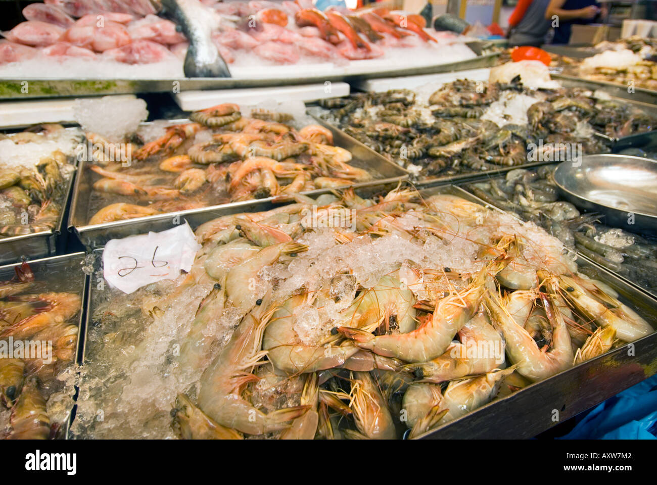 Centro Tekka Little India fishmarket mercato del pesce a Singapore il mercato bagnato la vendita di frutta e verdura fresca carne pesce spezie cibo Foto Stock