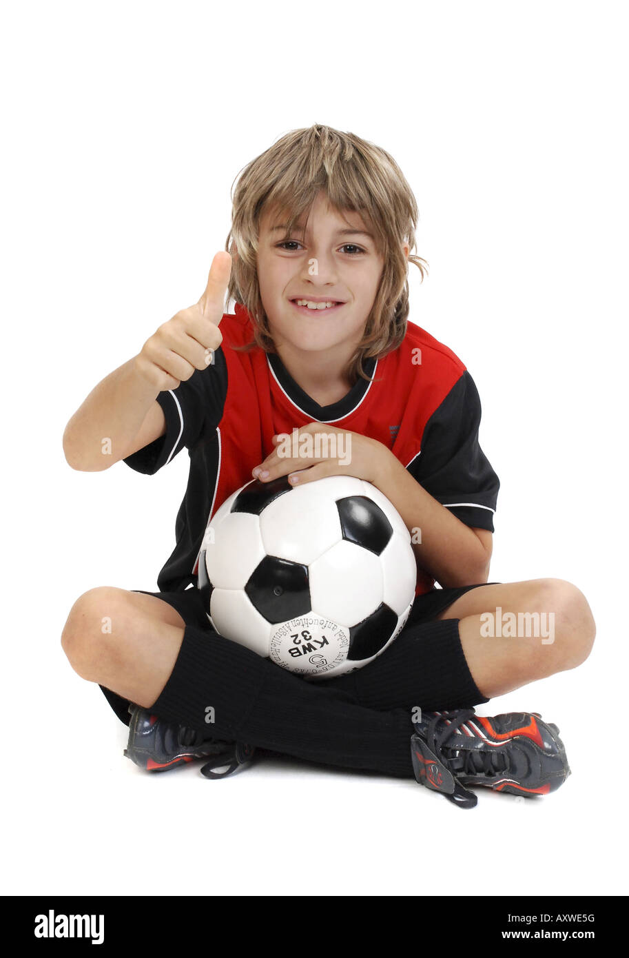 Ragazzo con un campo di calcio Foto Stock