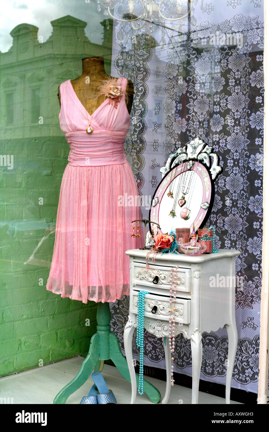 Un abito rosa per la vendita Foto Stock