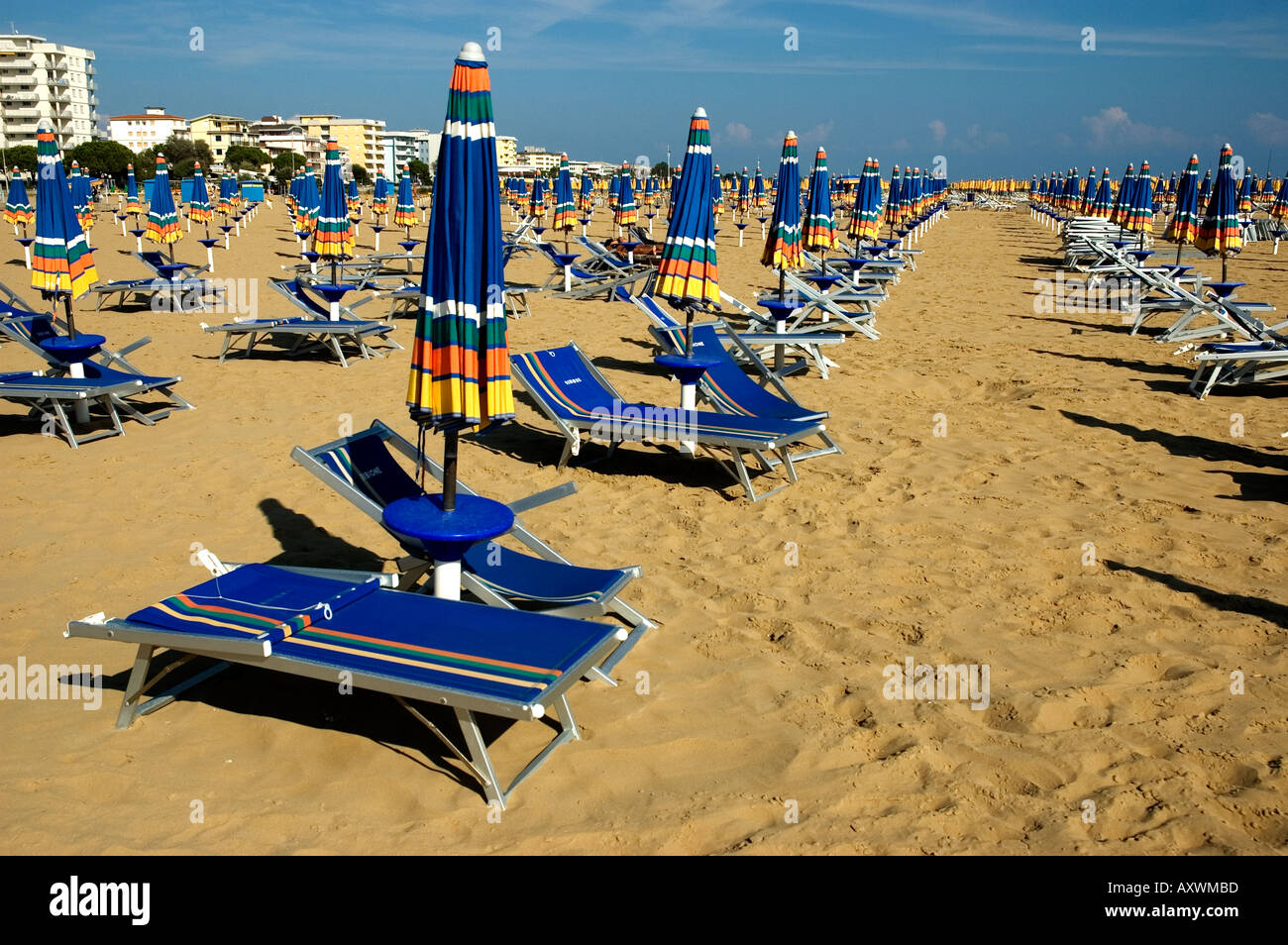 Bibione ombrelloni e sdraio - Bibione - Regione Veneto - Italia Foto stock  - Alamy