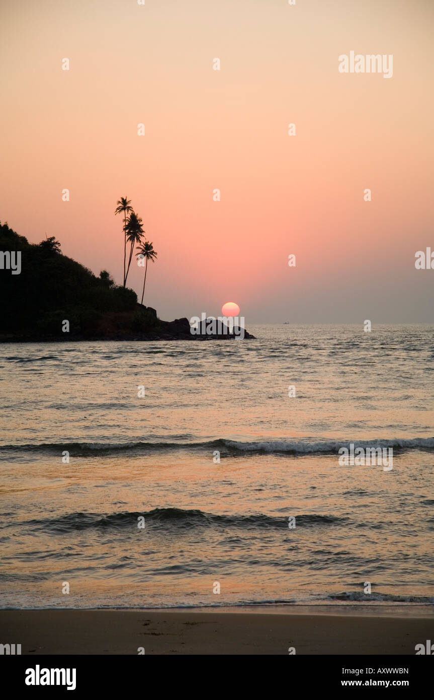 Tramonto sul Mare Arabico, Mobor, Goa, India Foto Stock