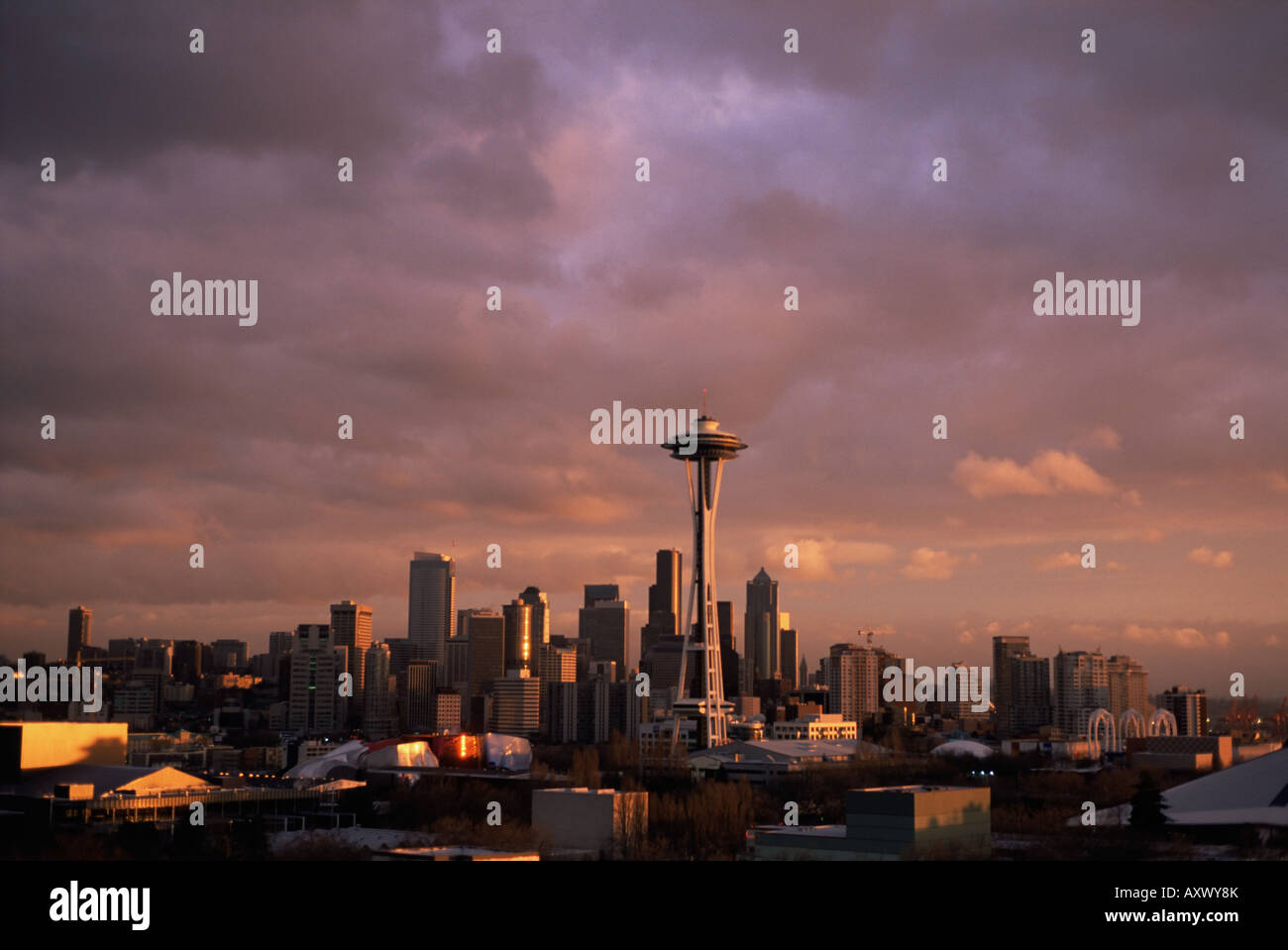 Lo skyline della citta' di Seattle, nello Stato di Washington, Stati Uniti d'America (USA), America del Nord Foto Stock