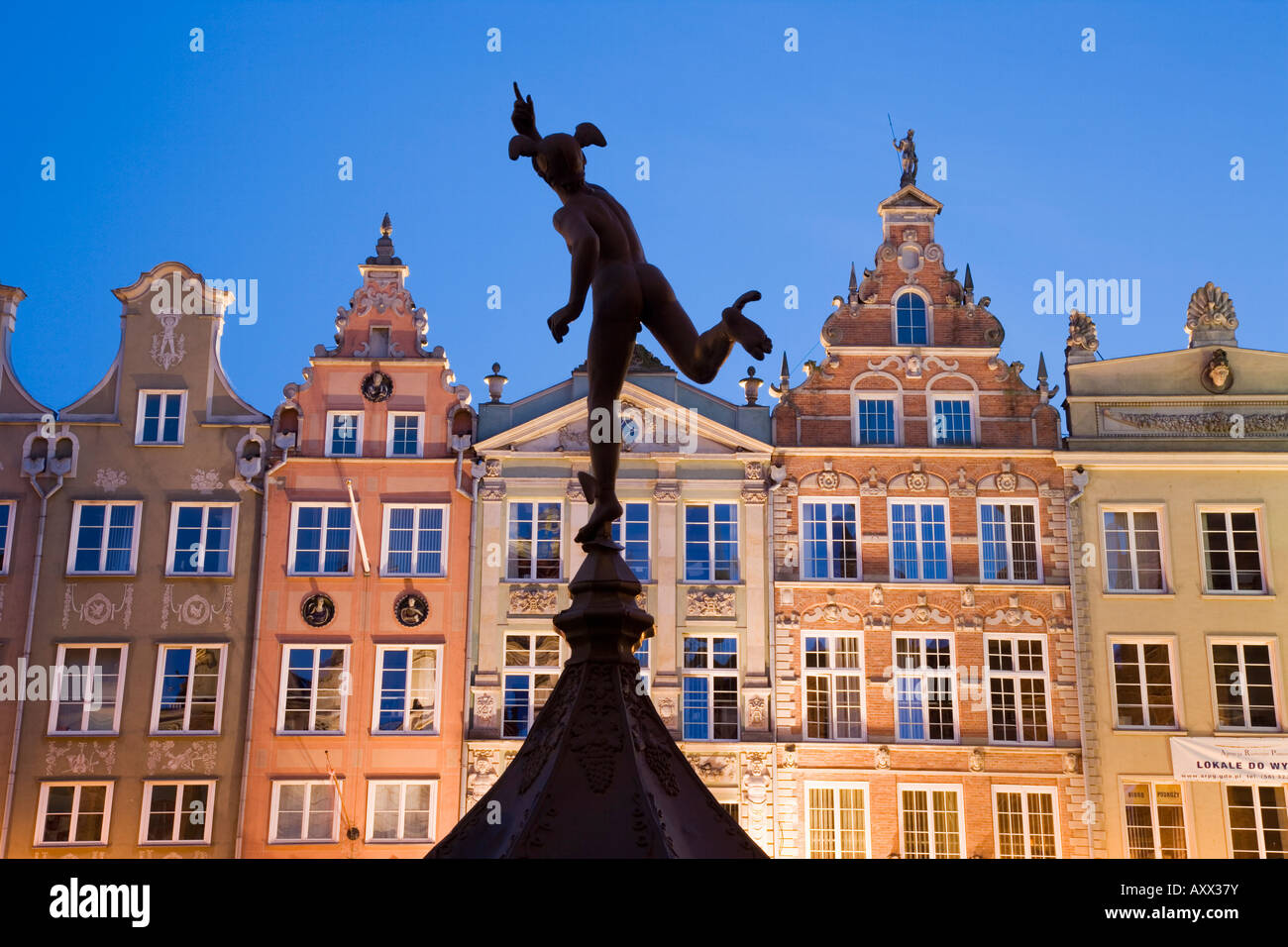 Dlugi Targ (Mercato Lungo), rivestita con case medievali, Gdansk, Pomerania, Polonia, Europa Foto Stock