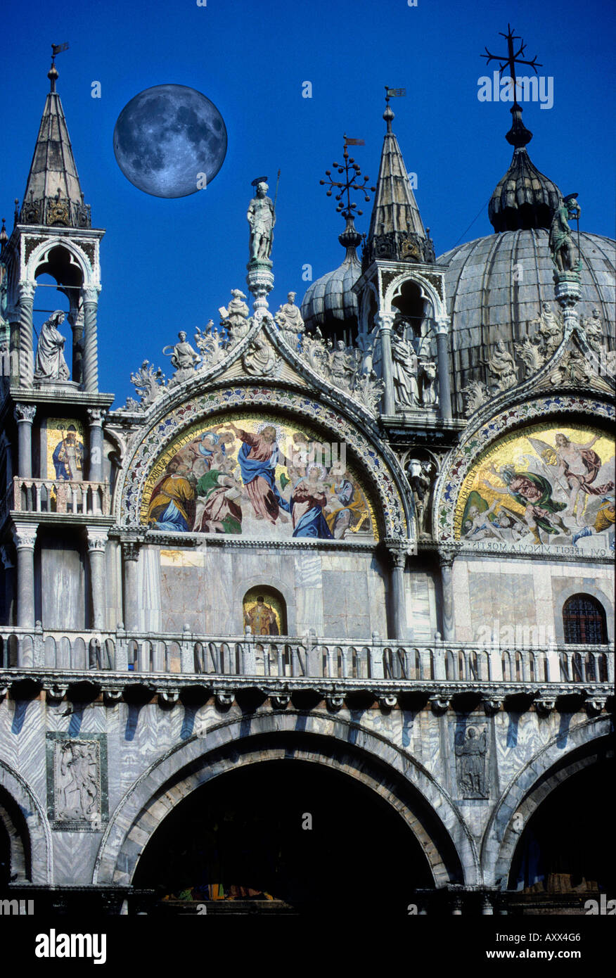 Sculture e caratteristiche del tetto della St Marks Chiesa Venezia Italia,Basilica Di SanMarco Foto Stock