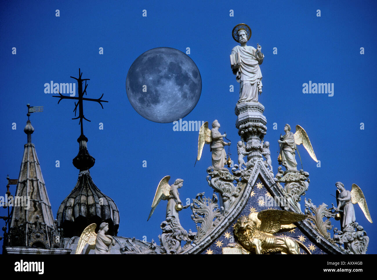 Sculture e caratteristiche del tetto della St Marks Chiesa Venezia Italia,Basilica Di SanMarco Foto Stock