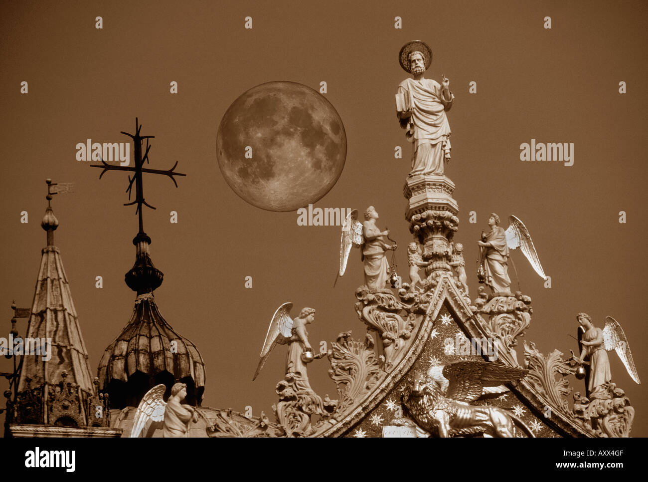 Sculture e caratteristiche del tetto della St Marks Chiesa Venezia Italia,Basilica di San Marco Foto Stock