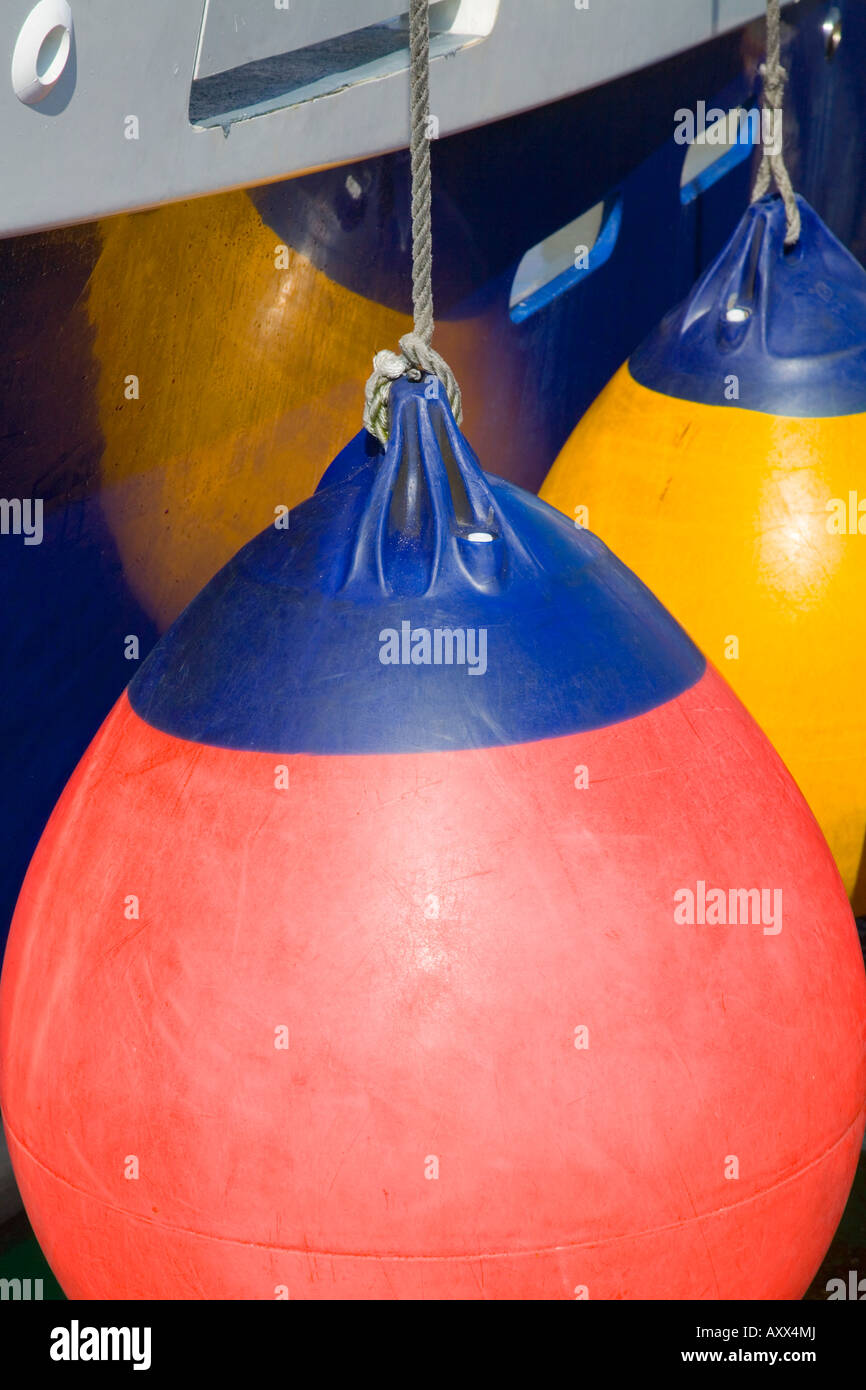 I parafanghi sul lato di una barca isole Scilly Foto Stock