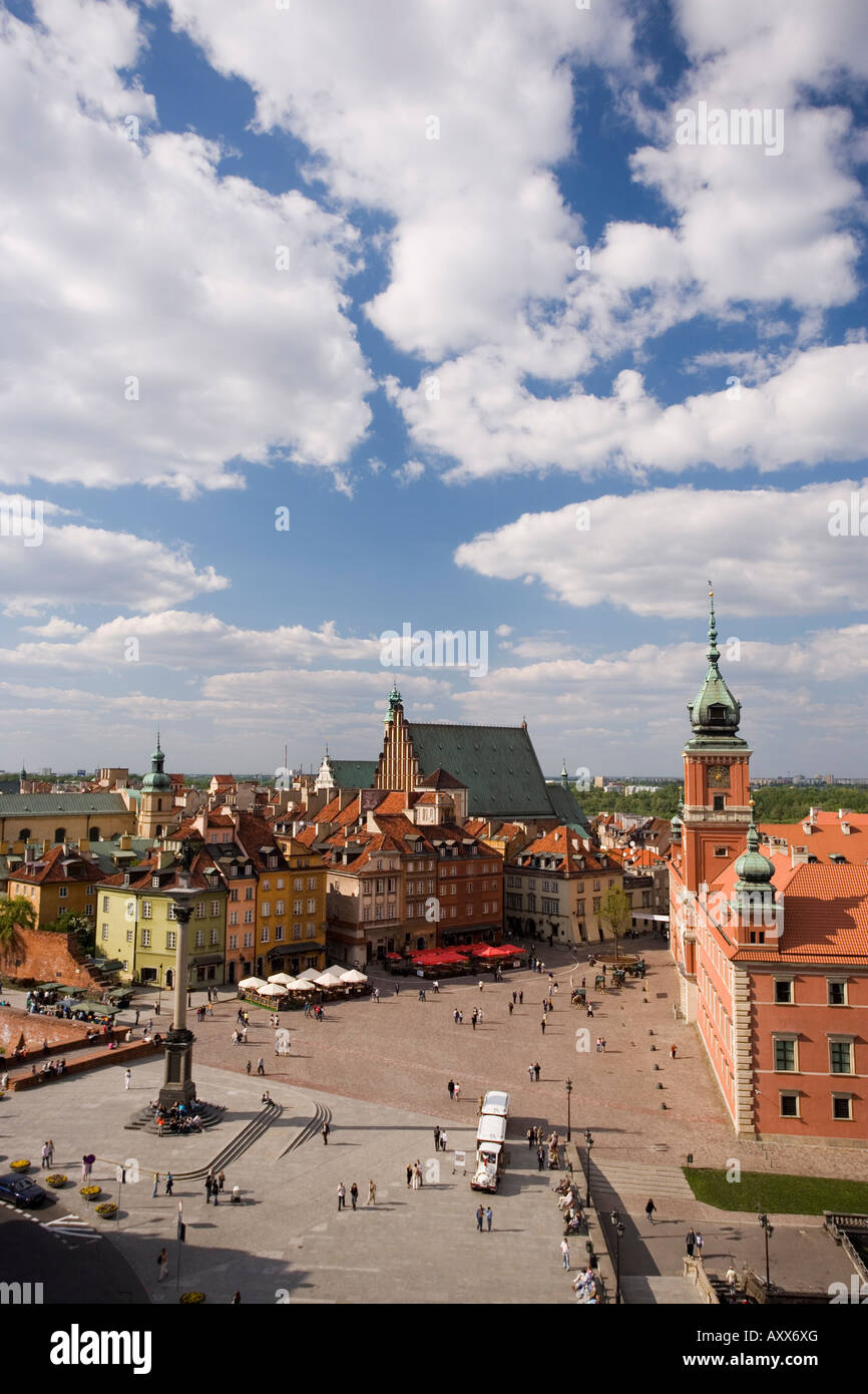 Vista in elevazione sopra il Castello Reale e la Piazza del Castello (Plac Zamkowy), Old Town (Stare Miasto), Varsavia, Polonia Foto Stock