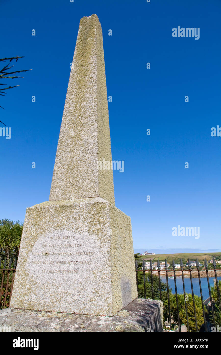 La memoria di una vittima del naufragio di Schiller città vecchia cimitero St Marys isole Scilly Foto Stock