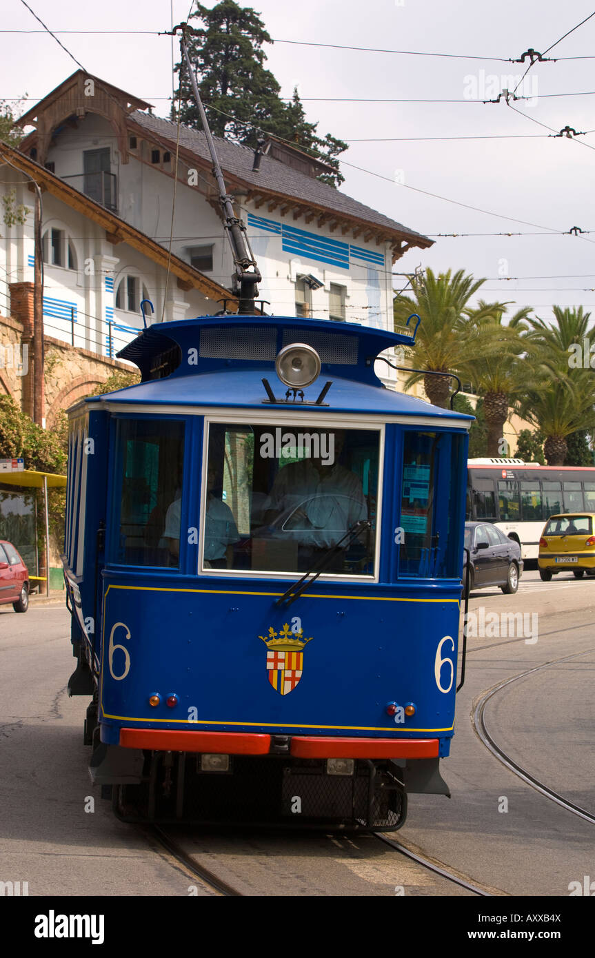 I turisti potranno godere di una corsa su Tramvia Blau su Av Tibidabo Tibidabo di Barcellona Catalogna Spagna Foto Stock