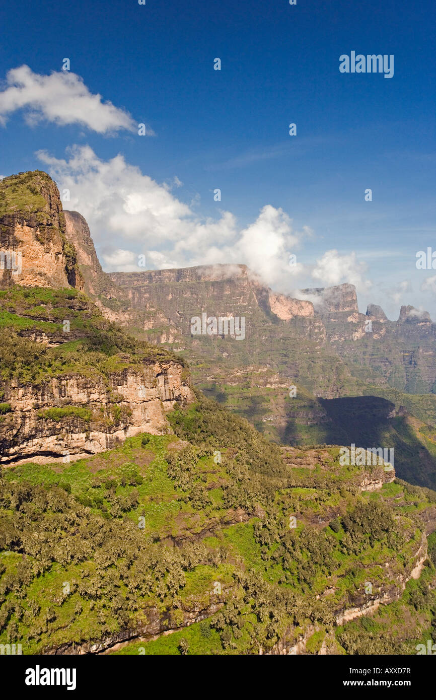 Drammatico scenario di montagna dalla zona intorno a Geech, Simien Mountains National Park, altopiani etiopi, Etiopia Foto Stock