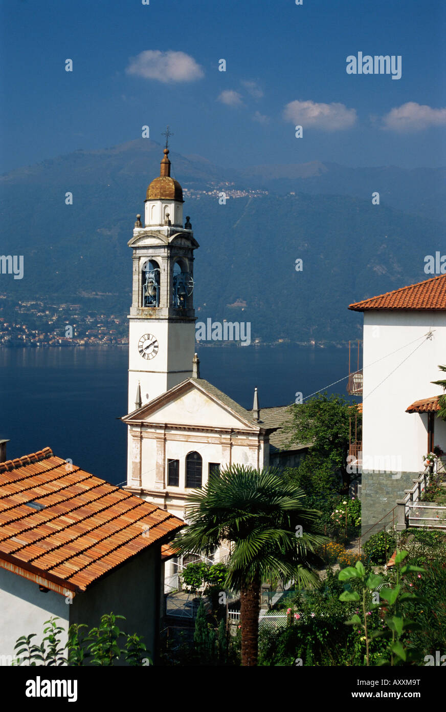 Campanile della chiesa, Lago di Como, laghi italiani, l'Italia, Europa Foto Stock