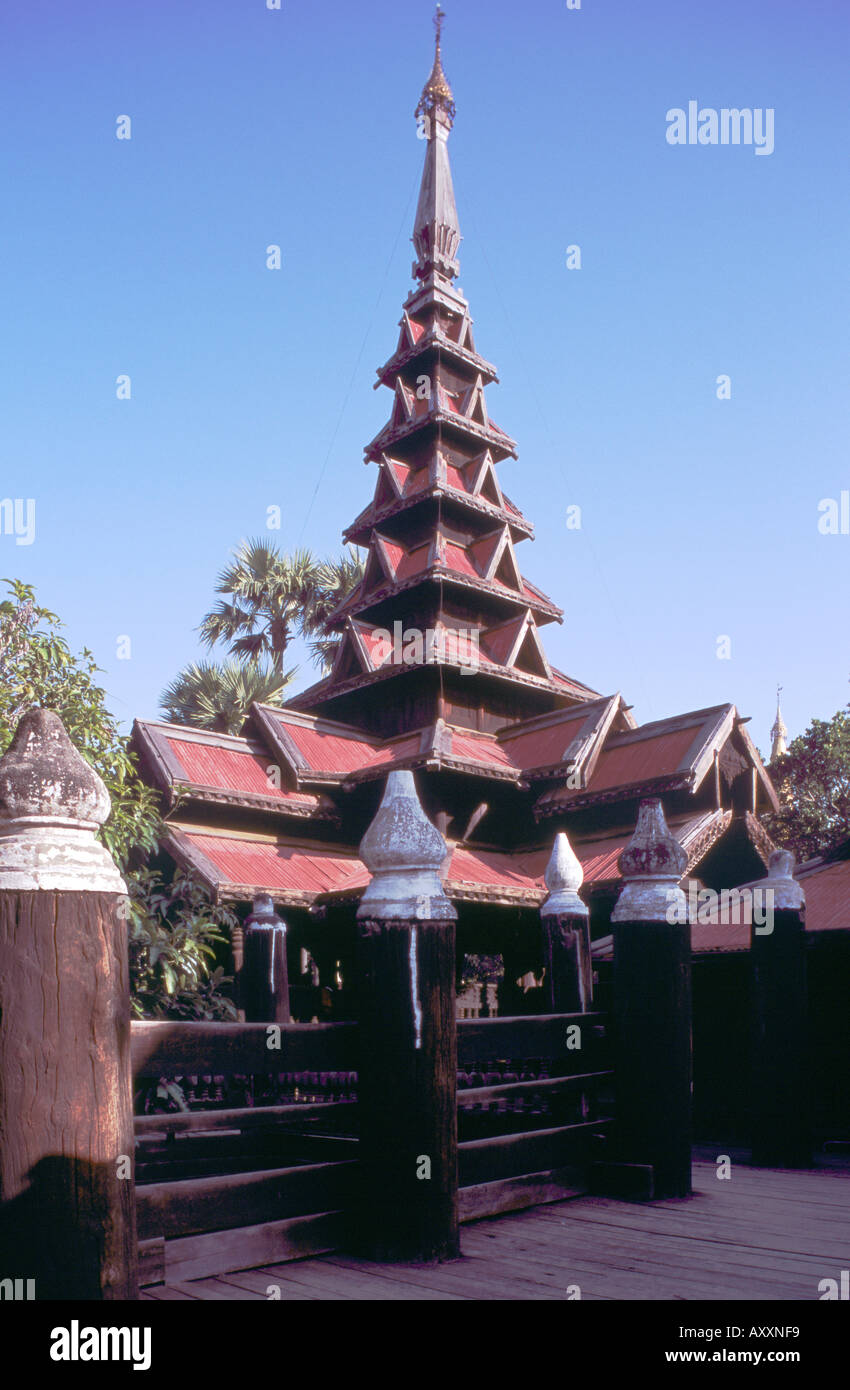 Inwa, Kloster Bagaya, Teakholzdach Foto Stock