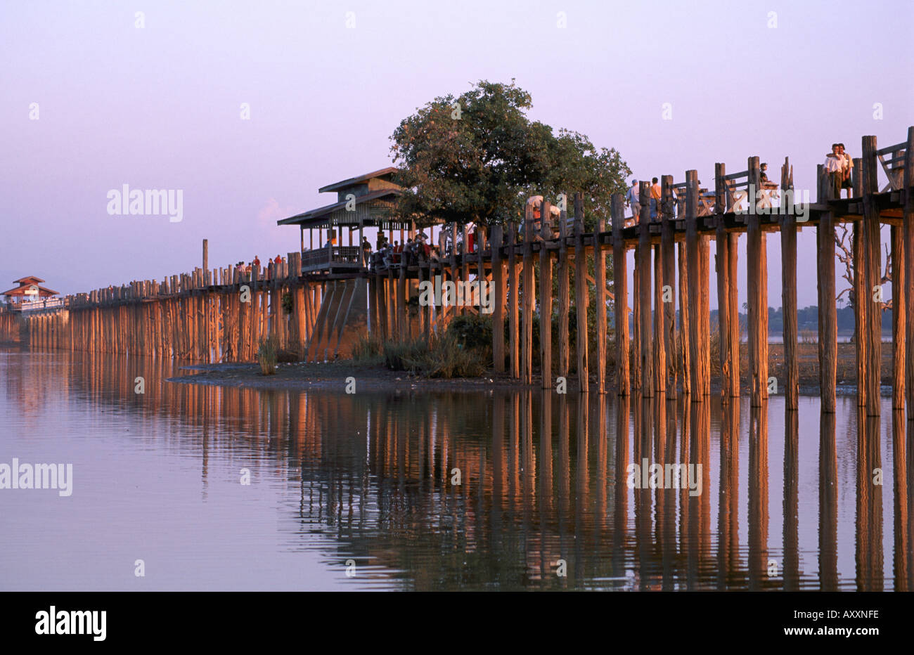 Inwa, U-Bein-Brücke, Längste Teakholzbrücke der Welt Foto Stock
