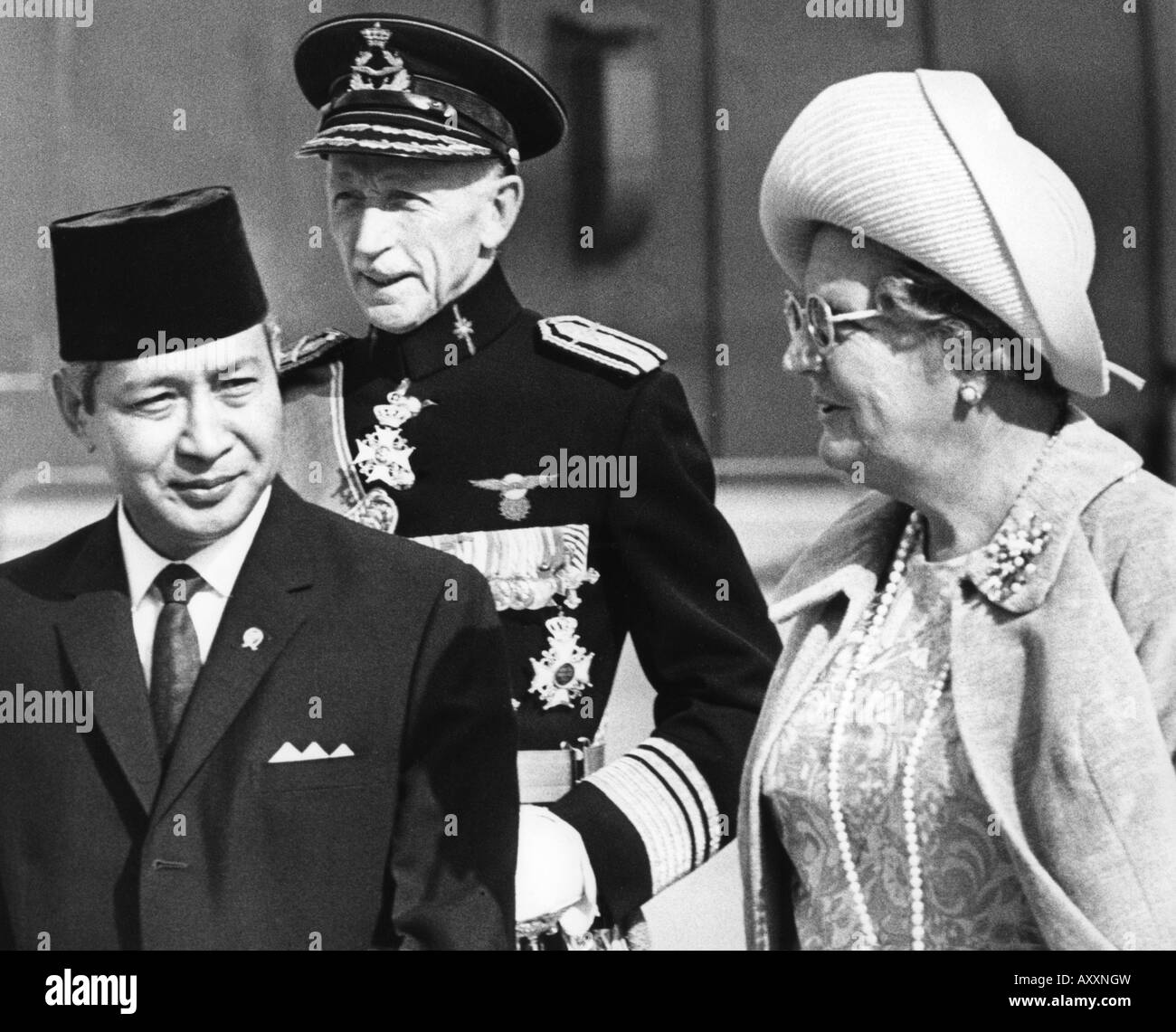 Suharto, Mohammed, 8.6.1921 - 27.1.2008, politico Ind., Presidente dell'Indonesia 1967 - 1998, a metà lunghezza, con la regina Juliana, Aeroporto di Ypenburg, Paesi Bassi, 3.9.1970, Foto Stock