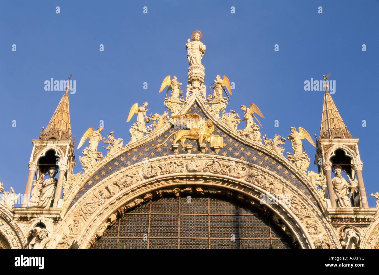 Dettagli architettonici della basilica di San Marco (St. Marco basilica cristiana), Venezia, Sito Patrimonio Mondiale dell'UNESCO, Veneto, Italia Foto Stock