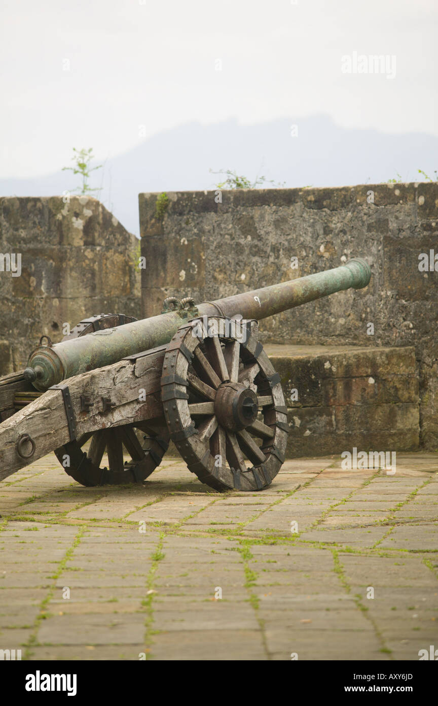 Il cannone sul Monte Urgull Città Vecchia Donostia San Sebastian in Spagna Foto Stock